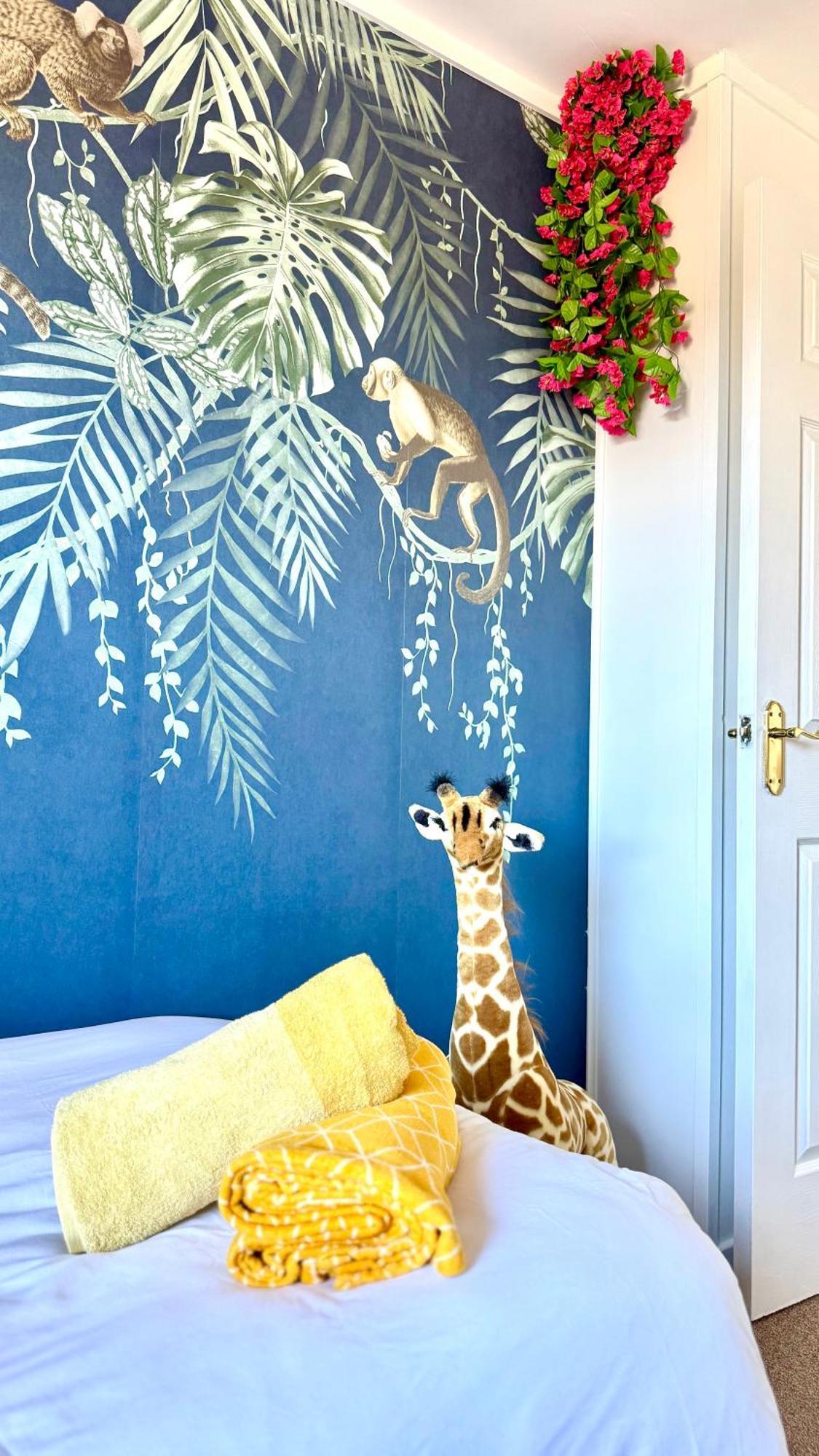 Wild Jungle Retreat *